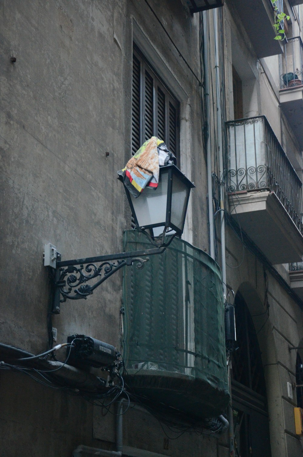 a street light on the side of a building