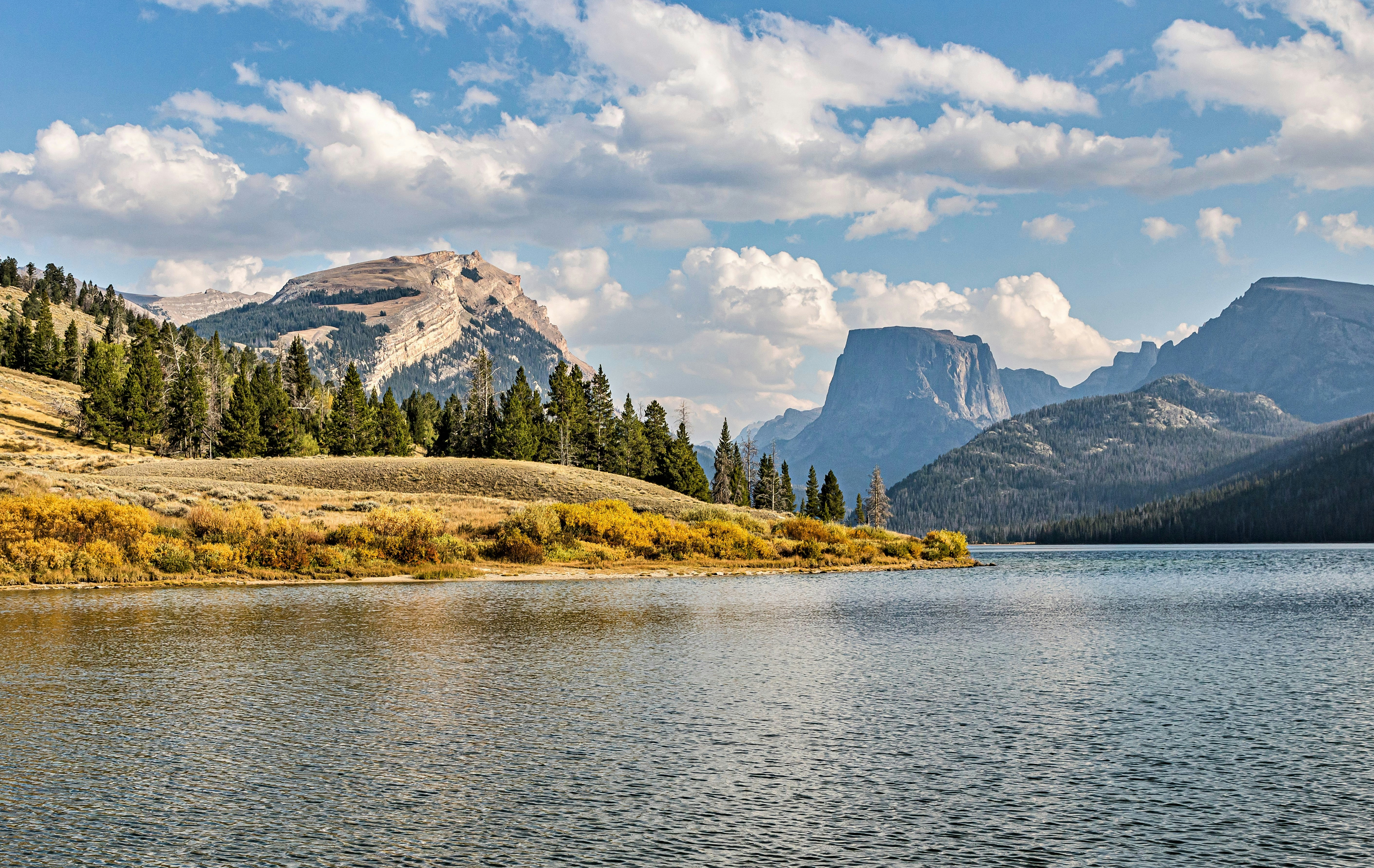 Green River Lakes view, Squaretop Mtn. in back right and Slide Mtn. on the left.