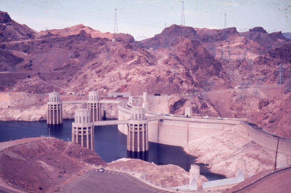 a large dam in the middle of a desert