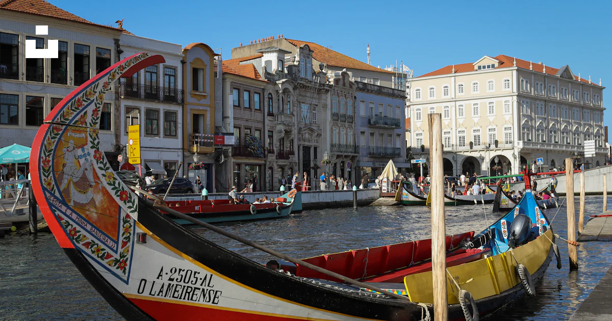Quelques Bateaux Assis Dans L eau Photo Image Gratuite De Aveiro Sur quelques-bateaux-assis-dans-l-eau-photo-image-gratuite-de-aveiro-sur