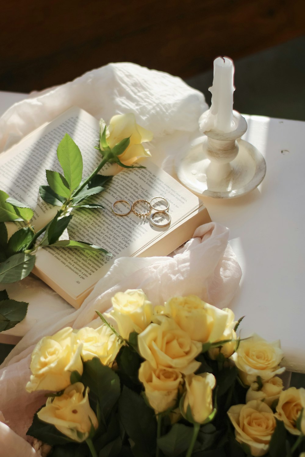 a bouquet of yellow roses sitting on top of a table