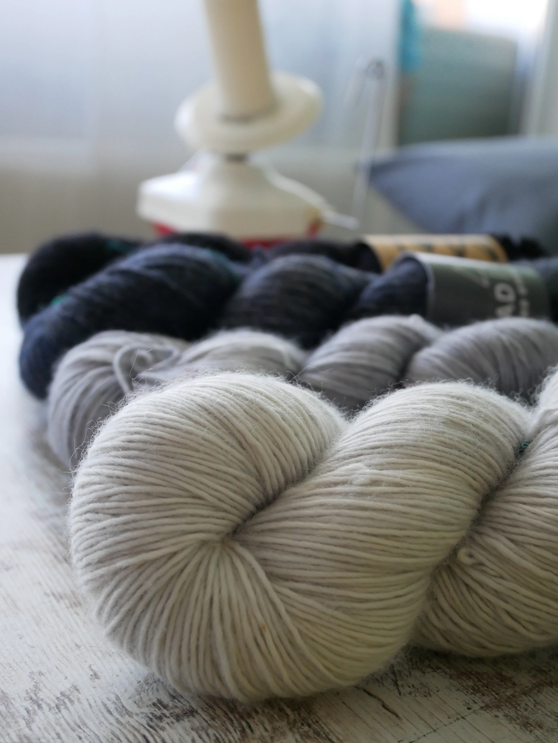 black and white bed linen