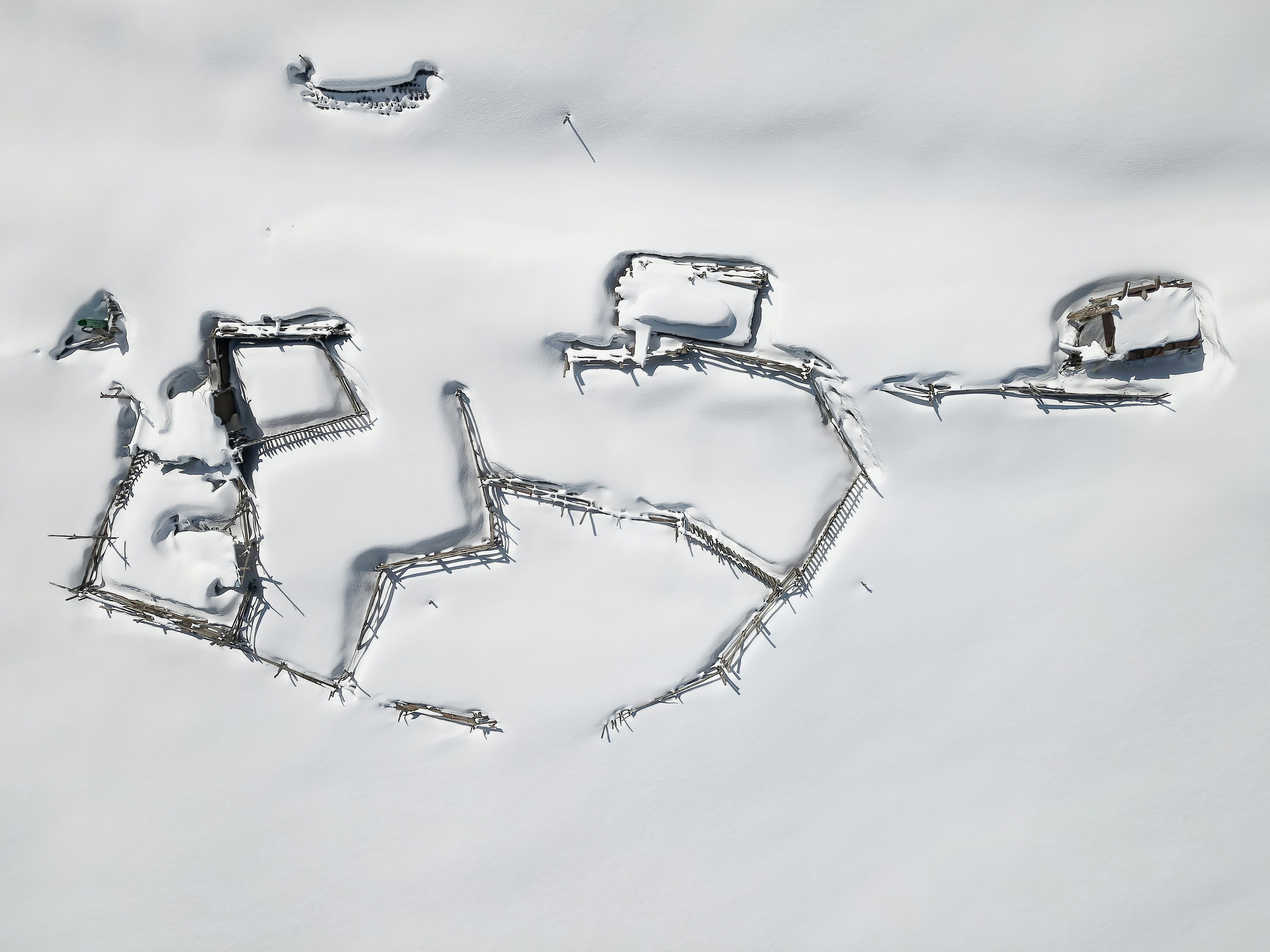 An aerial view of a snow covered area photo – Free Padiş Image on Unsplash