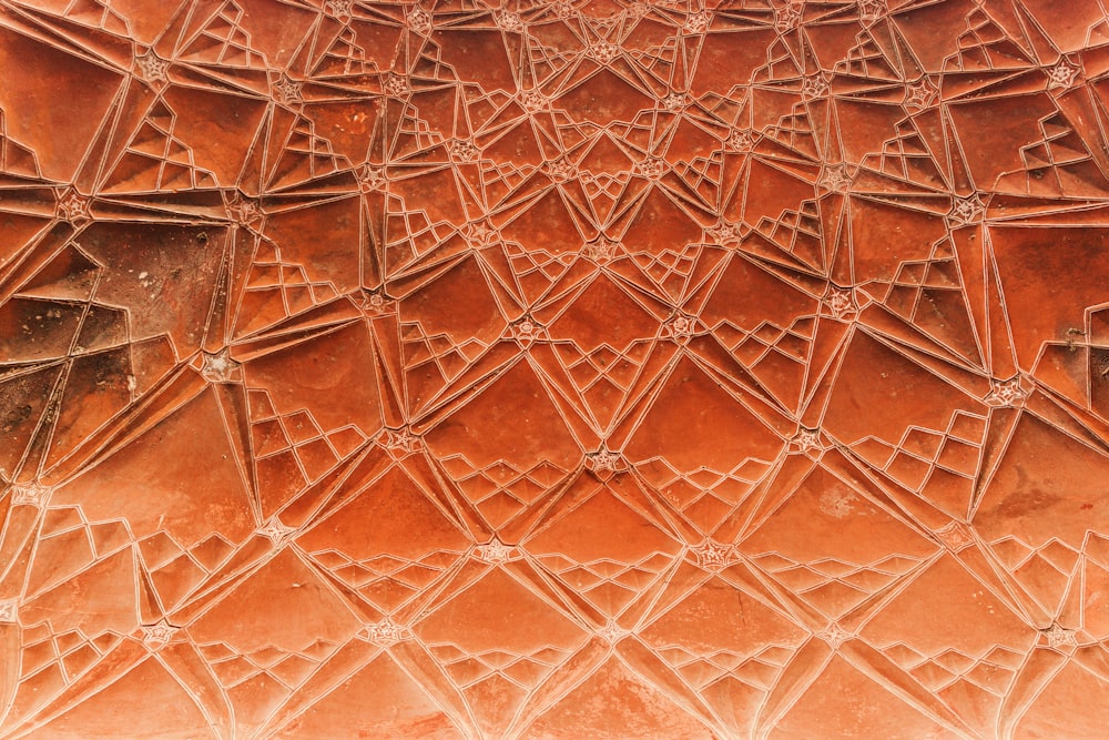 um close up de uma parede com um padrão sobre ele