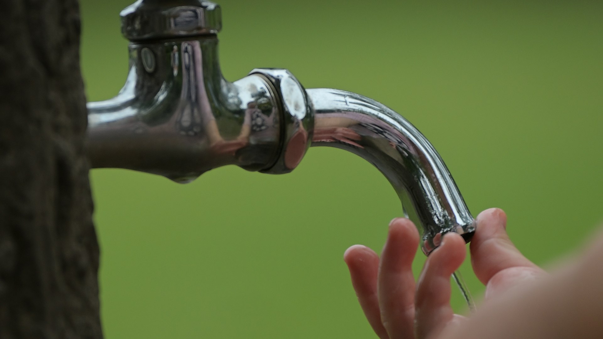 Homeowner Attempting Tap Repair