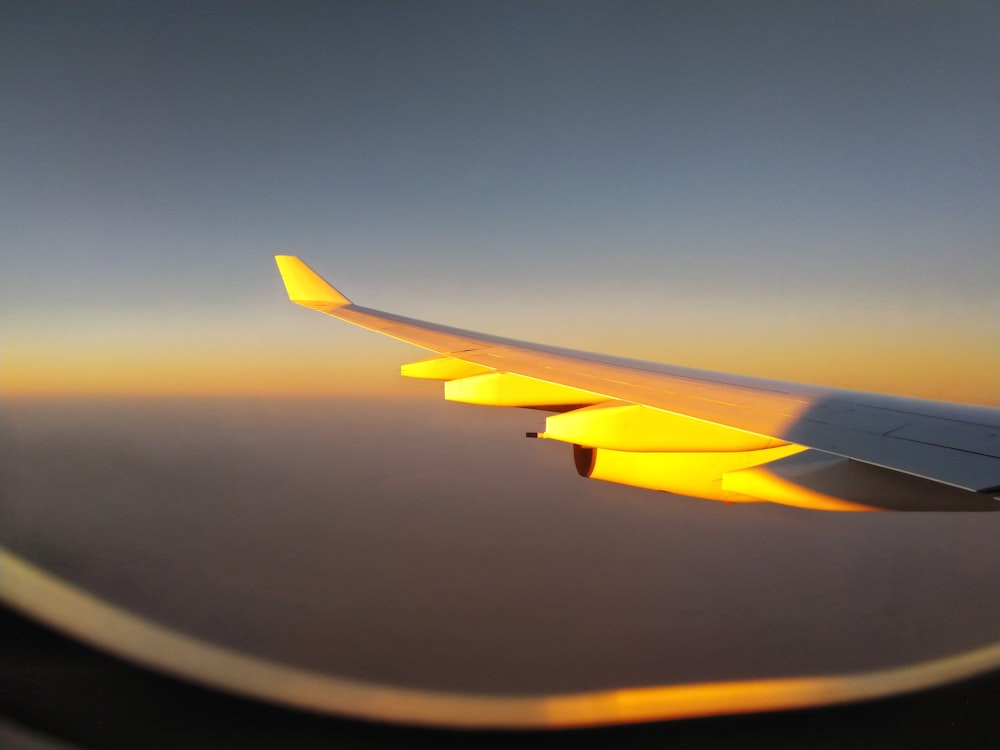 a view of the wing of an airplane in the sky