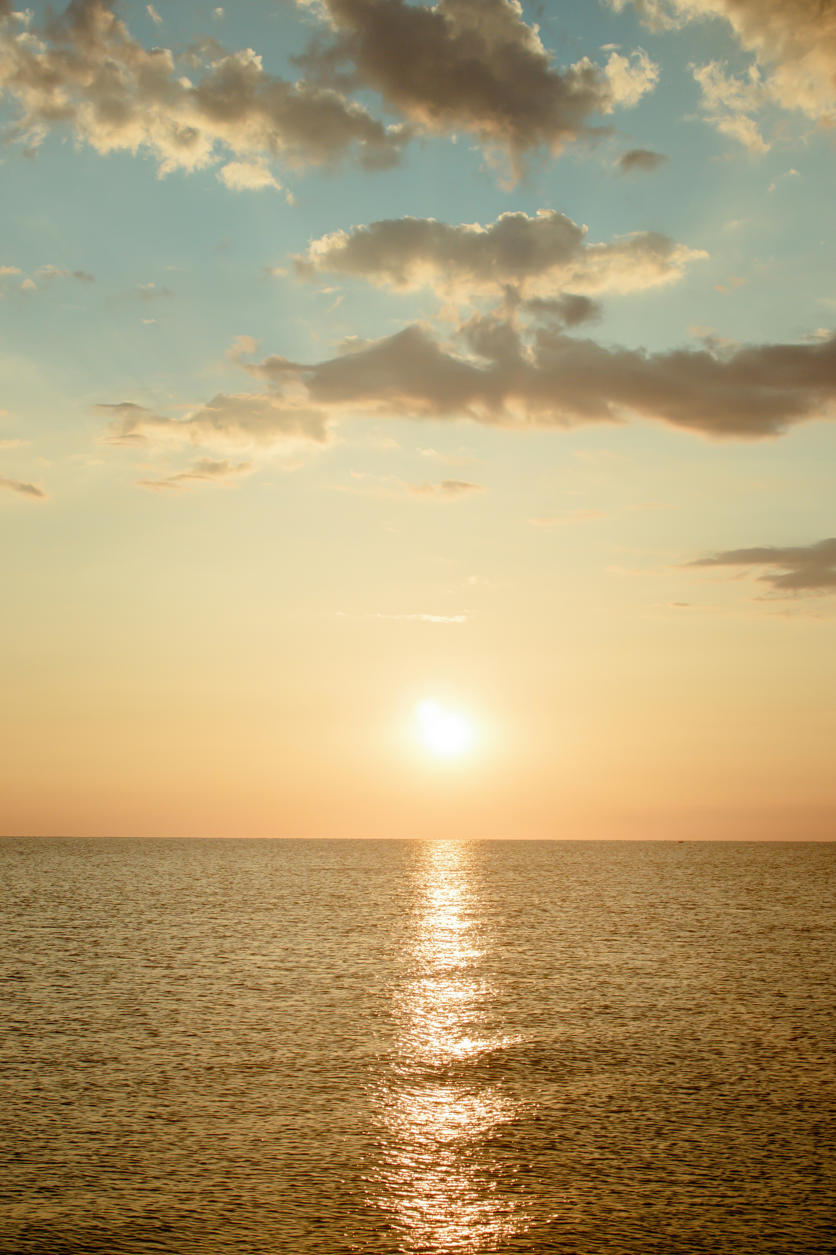 Choose from a curated selection of sun photos. Always free on Unsplash.