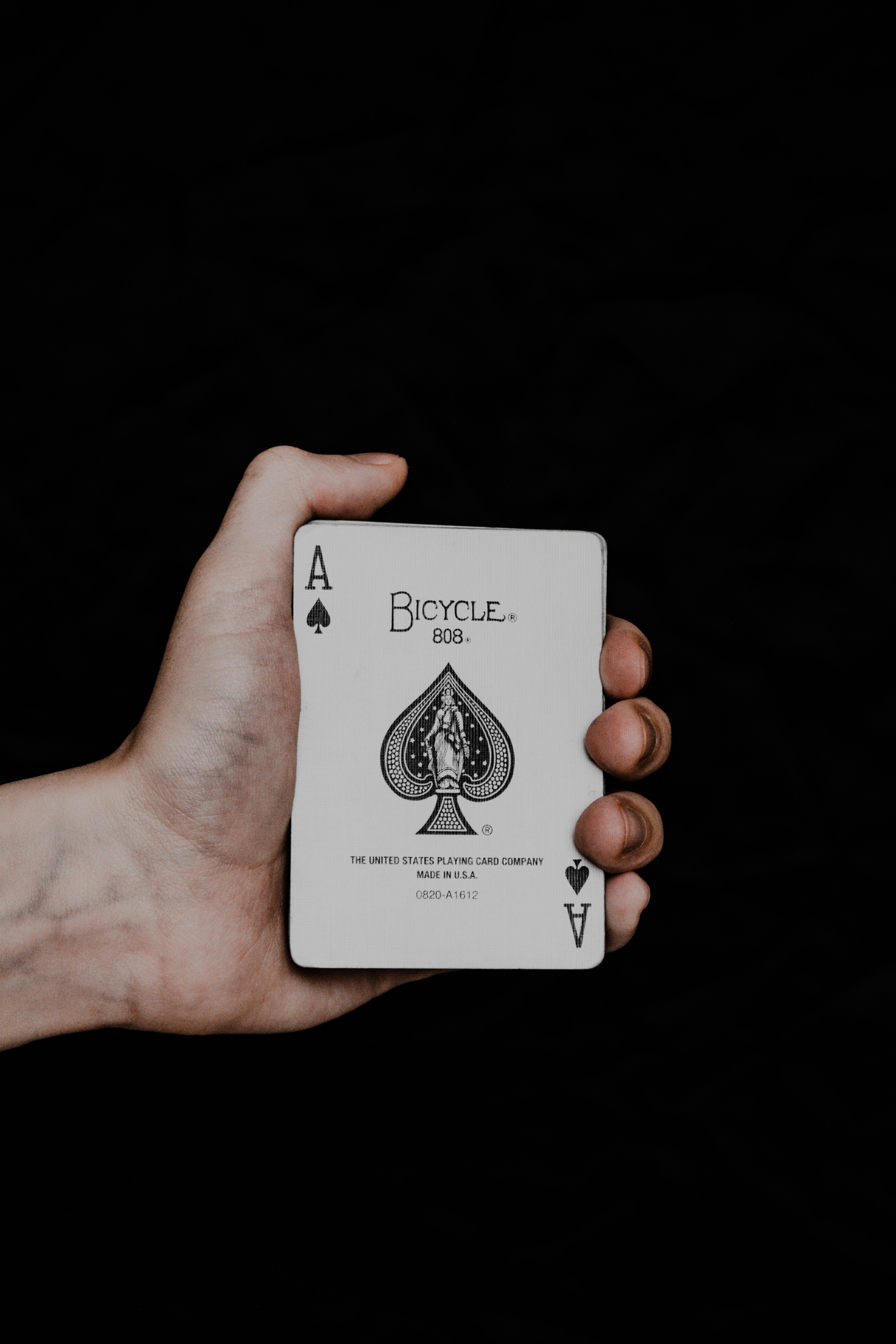 photo-1632459103966-d17456fa22cd?ixid=M3wxMjA3fDB8MXxzZWFyY2h8MTh8fHBva2VyJTIwb25saW5lJTIwZnJlZXxlbnwwfHx8fDE3NTQ2NTg2ODJ8MA\u0026ixlib=rb-4.1.0