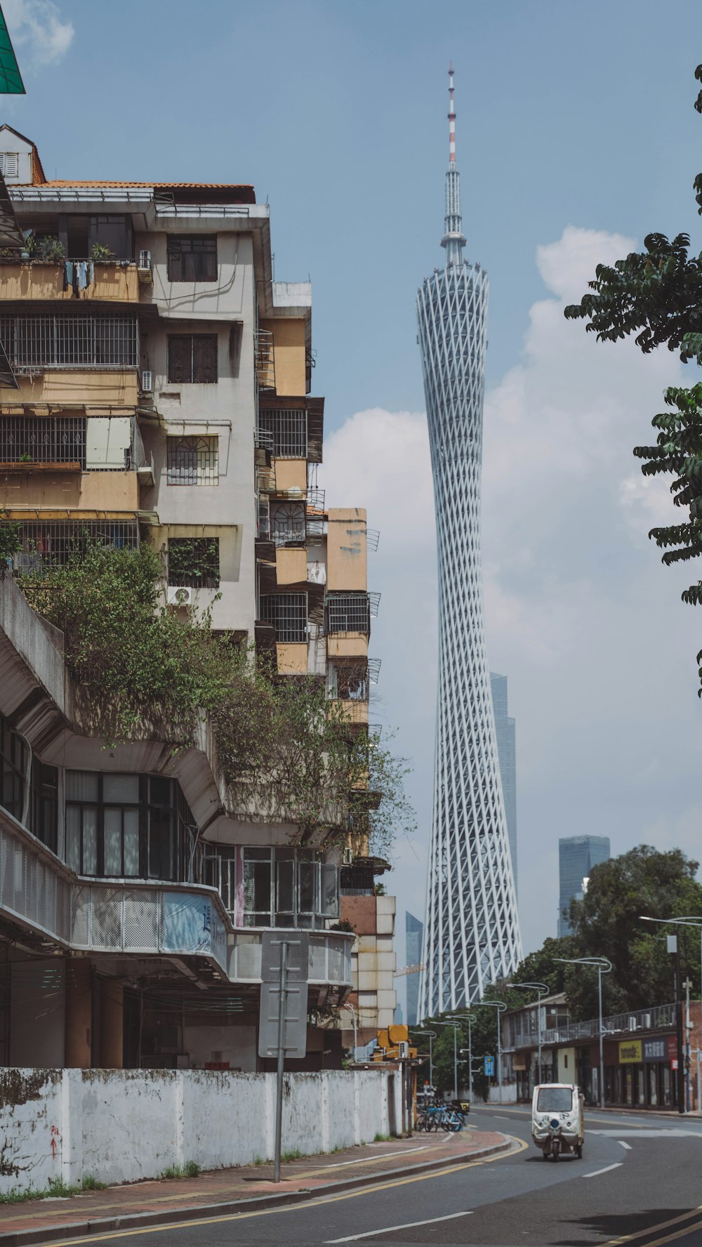 a very tall building in the middle of a city