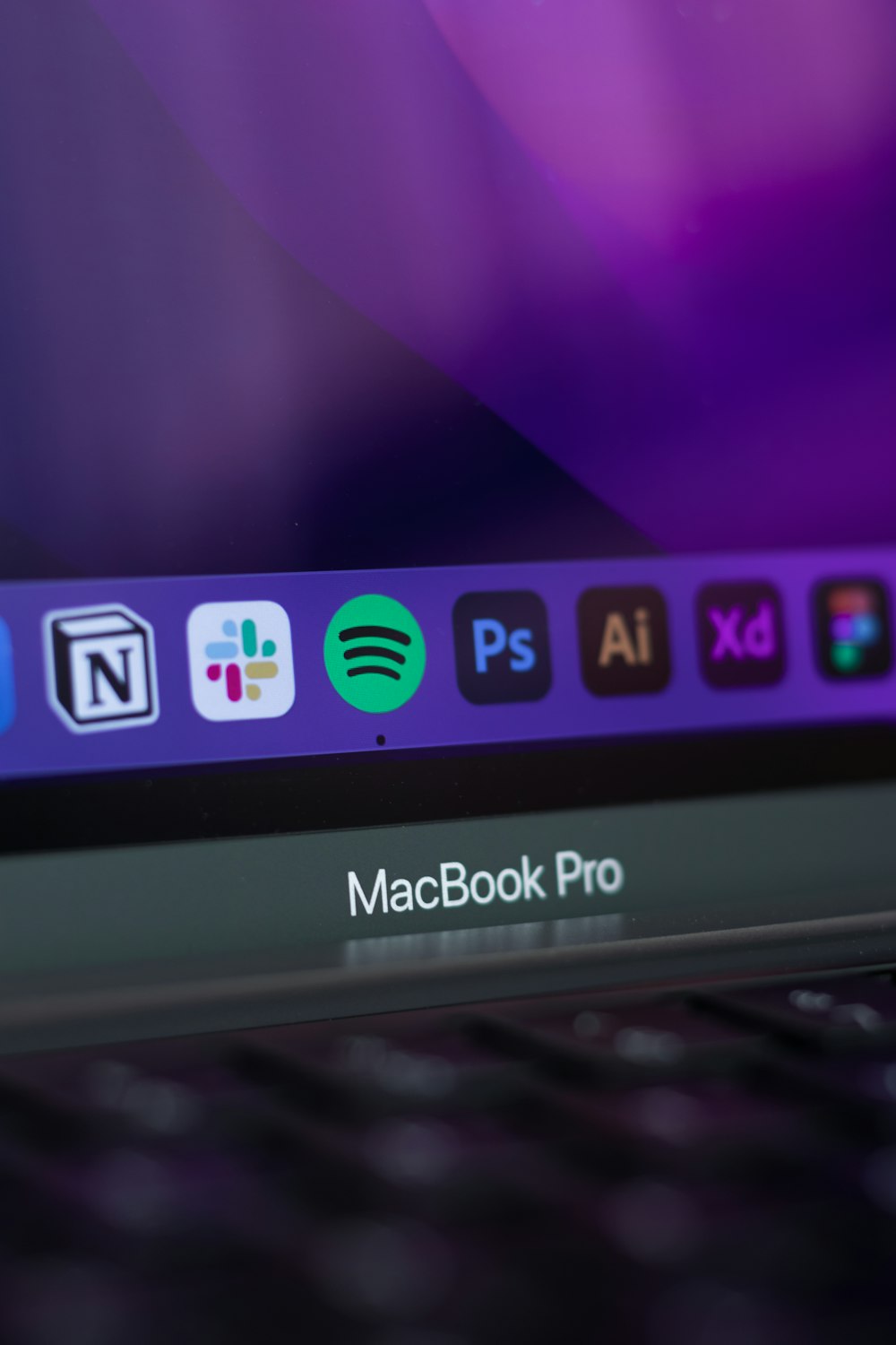 um close up de um teclado macbook pro