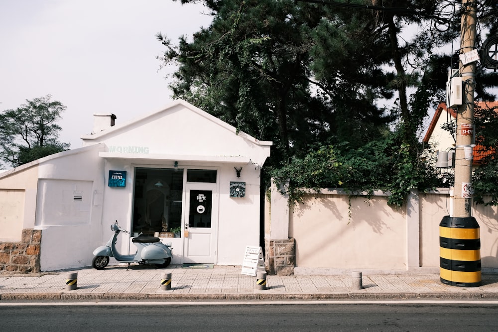 a scooter is parked in front of a small building