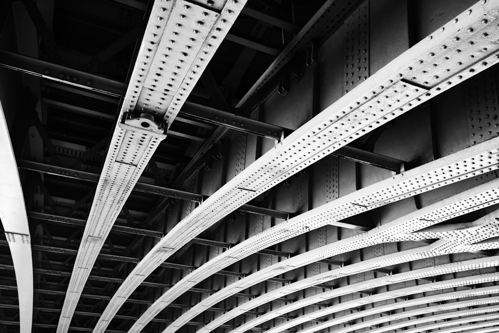 a black and white photo of a metal structure