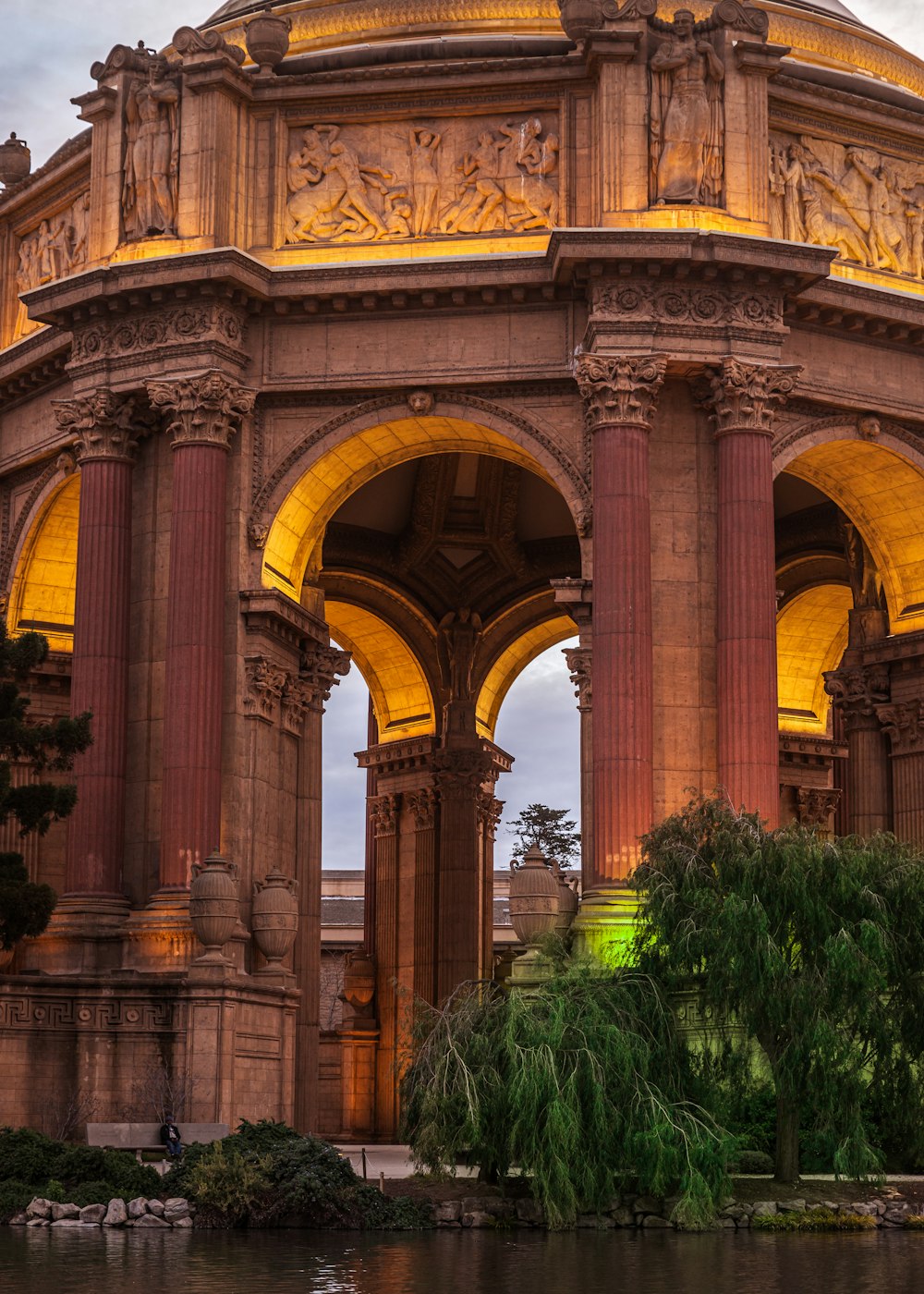 a large building with many arches and pillars