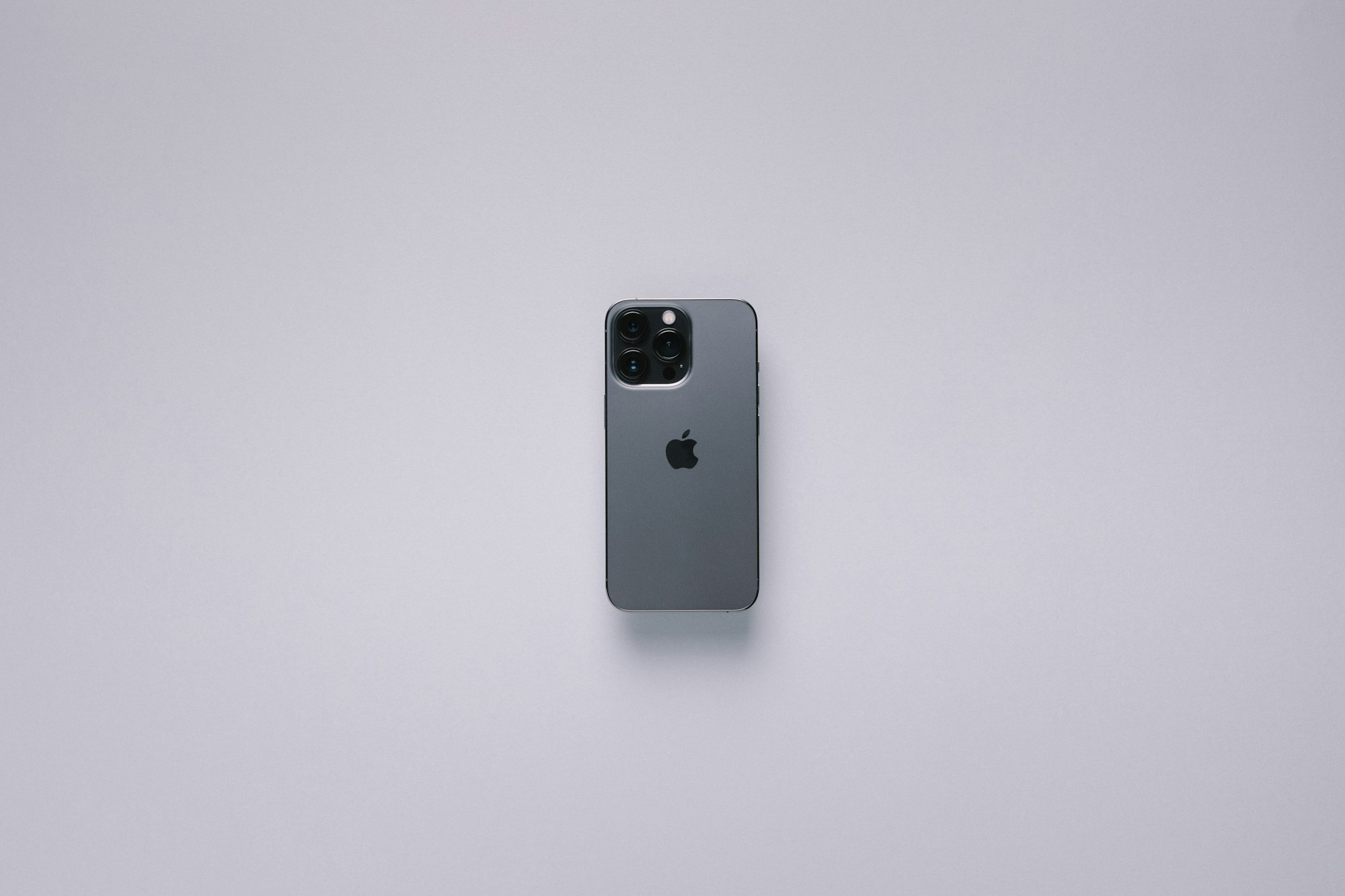 Apple «лихорадочно работает» над увеличением поставок iPhone 13
