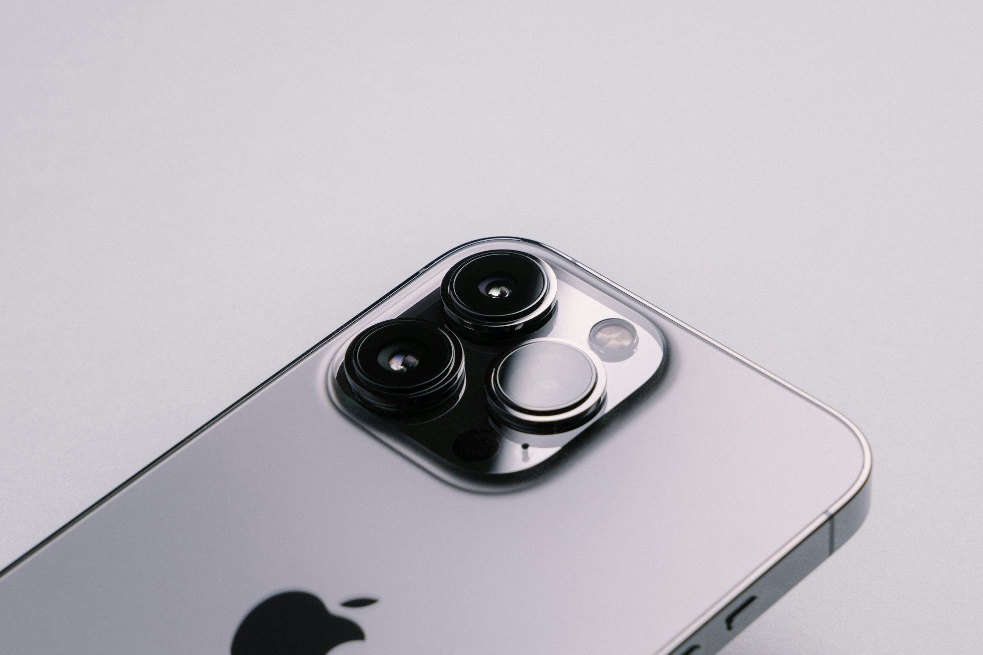 Apple продолжает расследовать неустраненные уязвимости безопасности в iOS 15