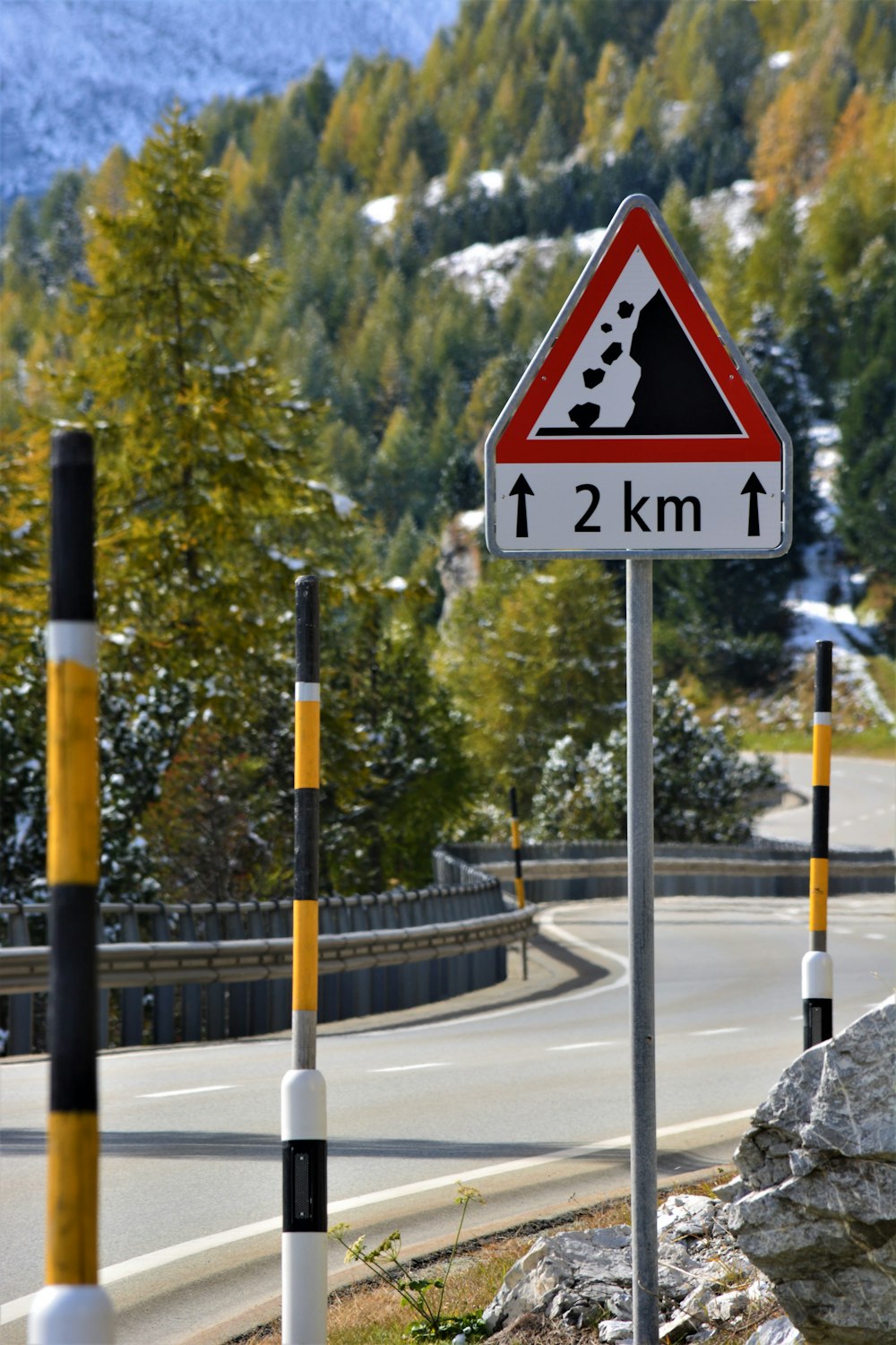 a street sign on the side of a road