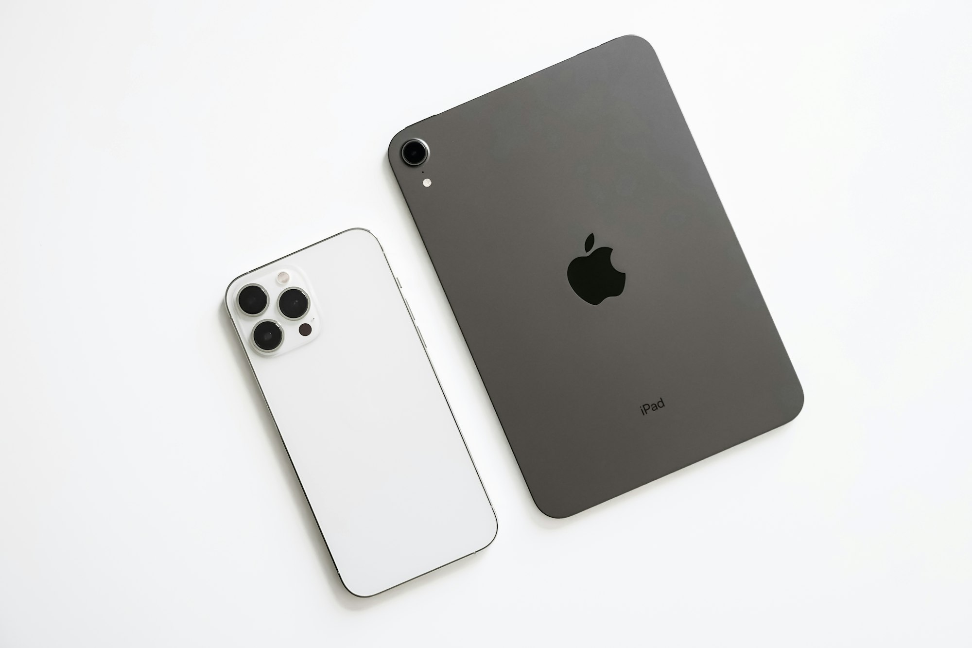 Apple сокращает производство iPad, чтобы удовлетворить спрос на iPhone 13