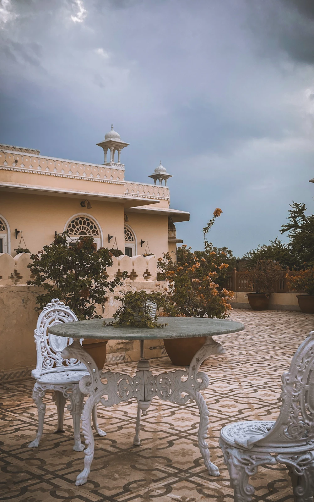 A Jaipur haveli courtyard with a white table and chairs
