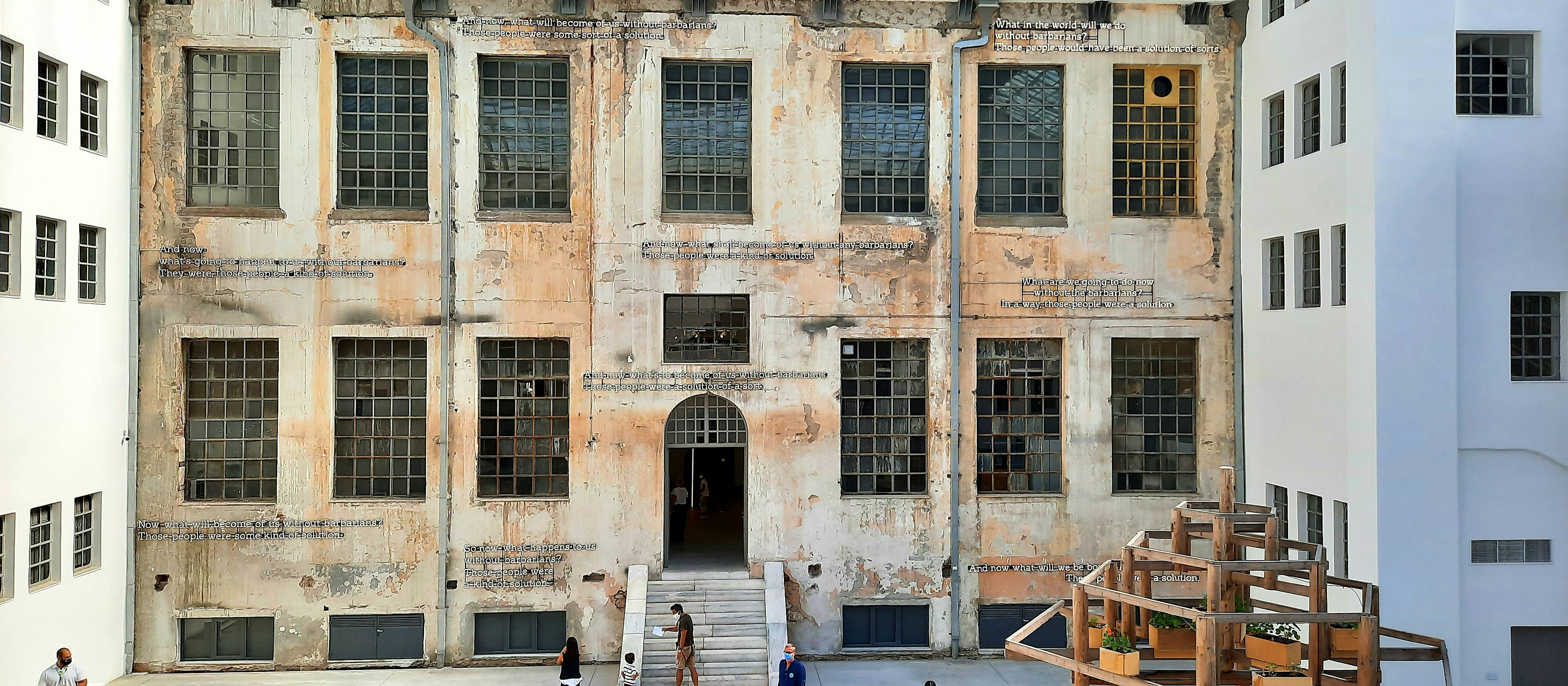 a large building with a bunch of windows