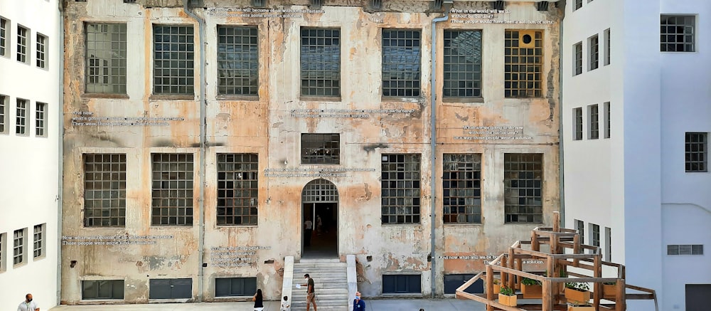 a large building with a bunch of windows