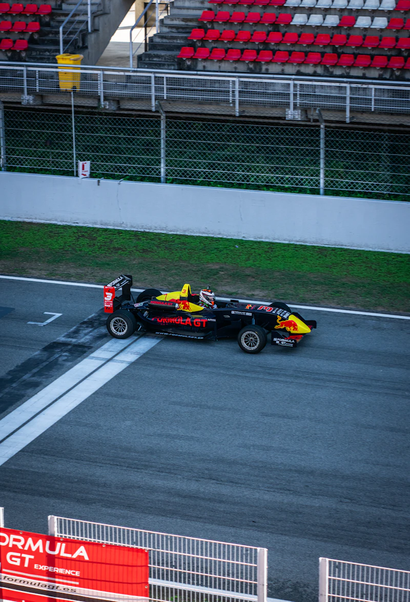 Rennwagen auf der Strecke