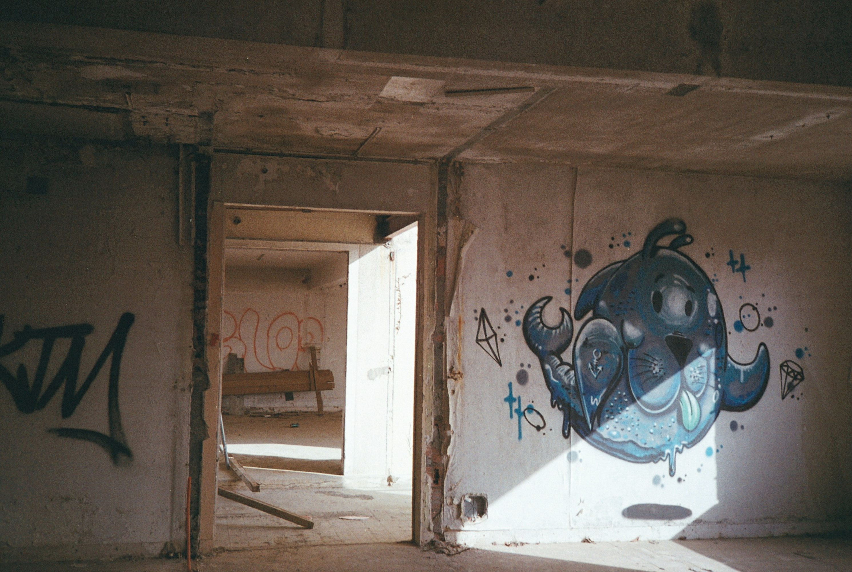 an empty room with graffiti on the walls