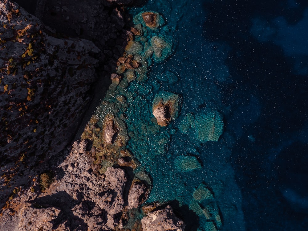 a bird's eye view of a body of water