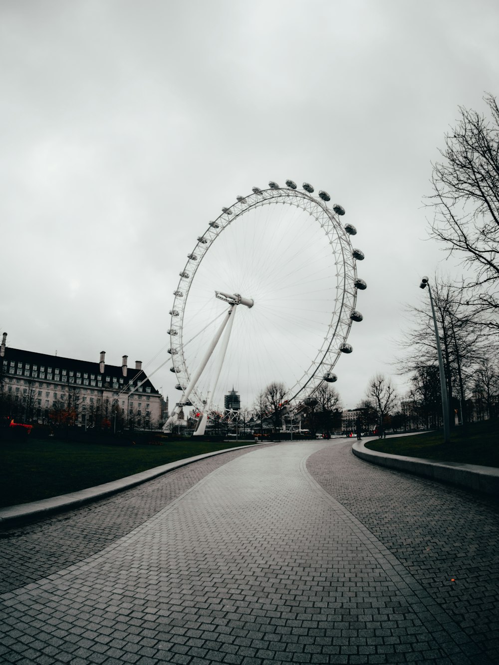 a large ferris wheel on a cloudy day