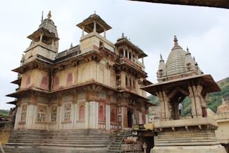 A vibrant 360° virtual tour of a historic Srinagar government building, highlighting intricate architecture.