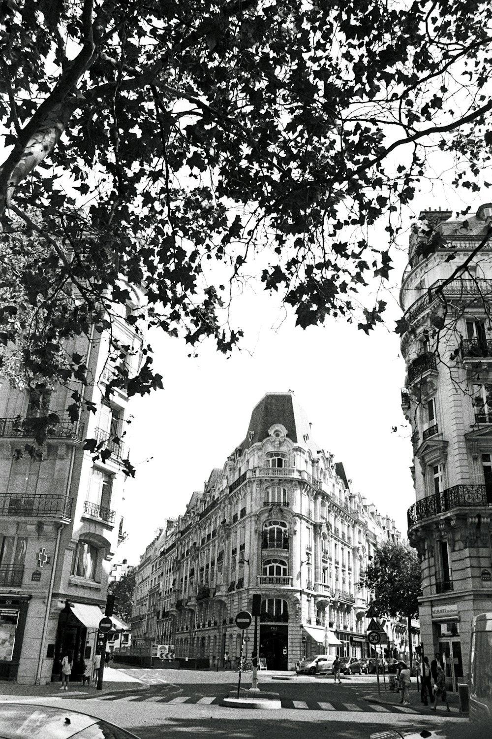 a black and white photo of a city street