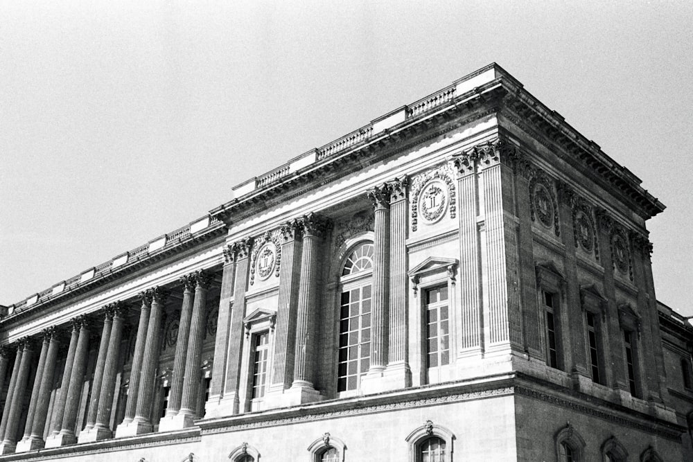 a black and white photo of a large building