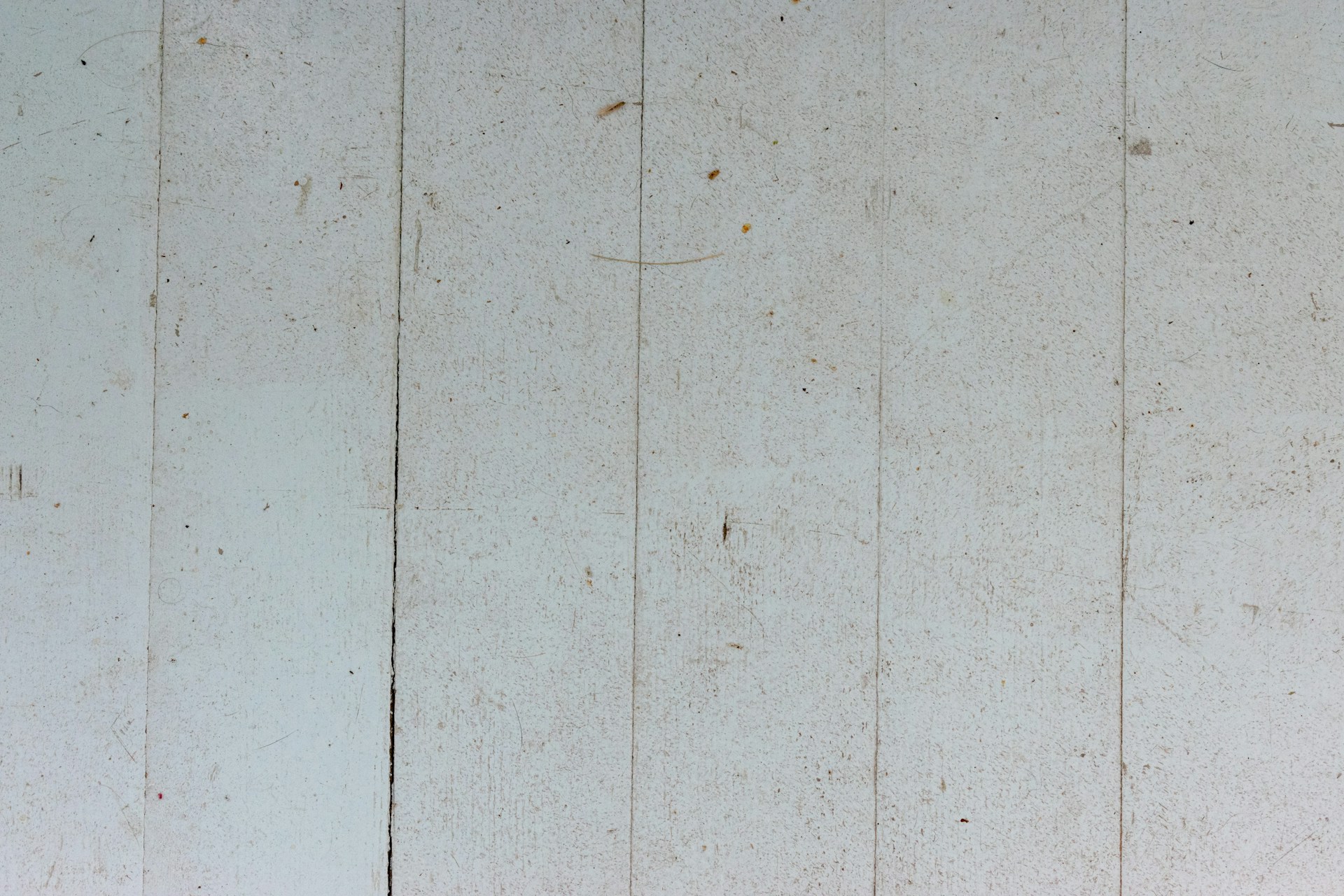 a cat sitting on top of a wooden bench