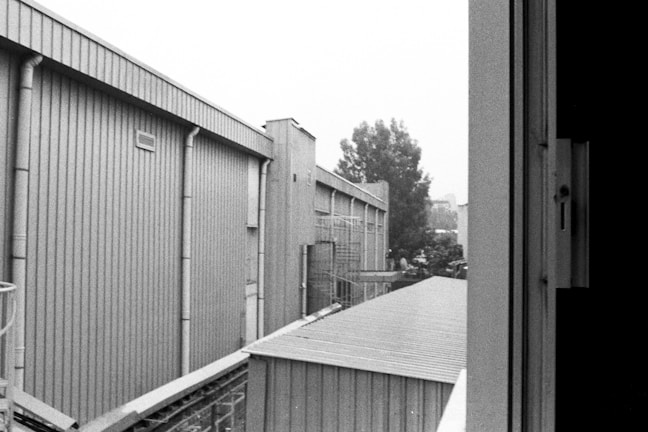 Black and white photo of the original iron sheet trading office from 1987.