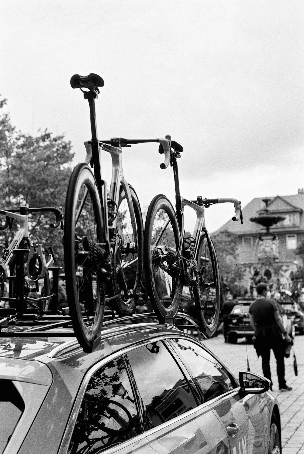 a car with two bicycles on top of it