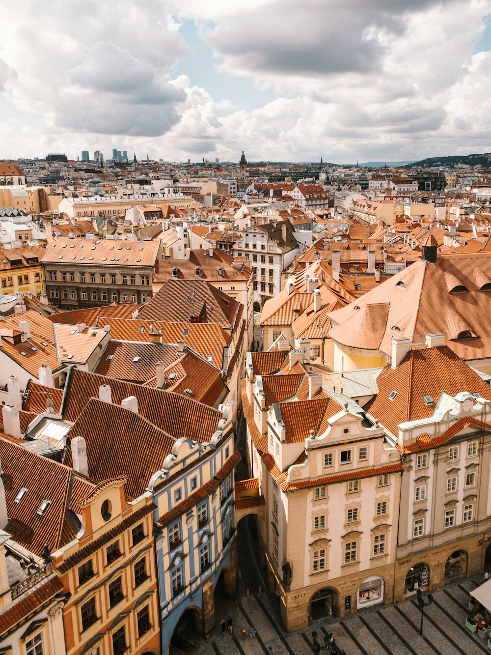 Una vista di una città da un punto di vista alto