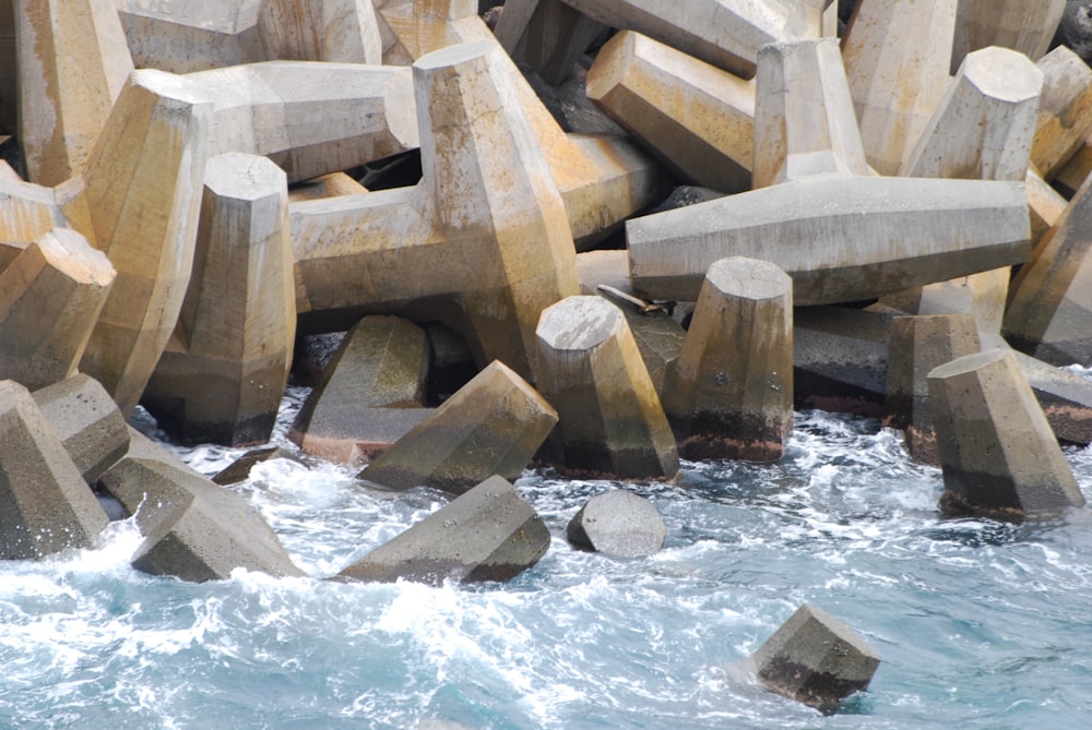 a bunch of rocks that are in the water