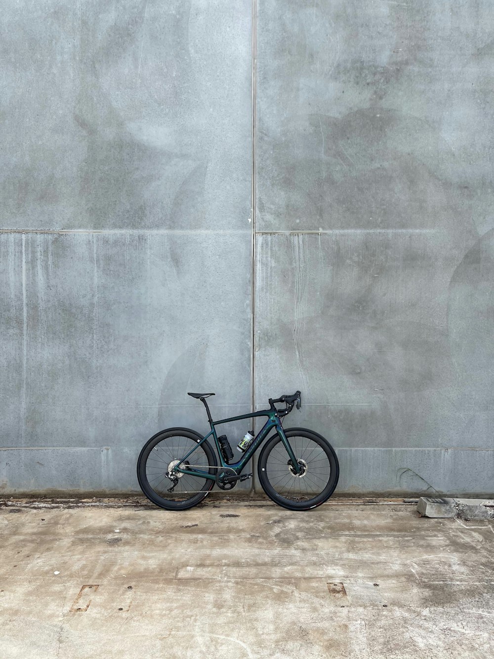 a bike leaning against a concrete wall