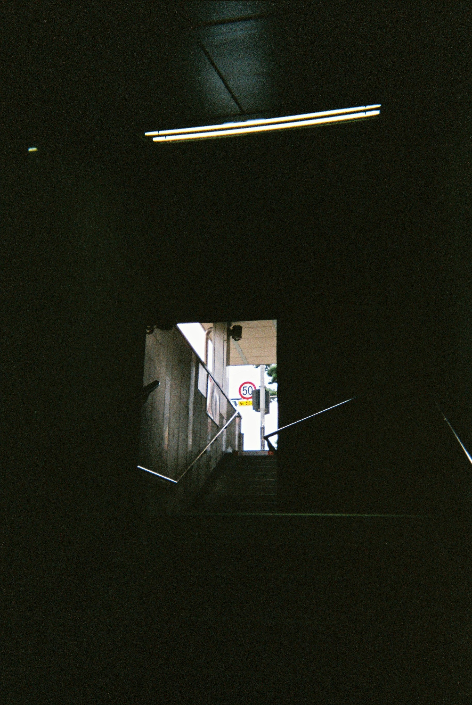 photo-1632908645734-d8f75b788ba7?ixid=M3wxMjA3fDB8MXxzZWFyY2h8MTh8fG05OCUyMCVFMCVCOCU5NyVFMCVCOCVCMiVFMCVCOCU4NyVFMCVCOSU4MCVFMCVCOCU4MiVFMCVCOSU4OSVFMCVCOCVCMnxlbnwwfHx8fDE3NjM3ODY4MjB8MA\u0026ixlib=rb-4.1.0