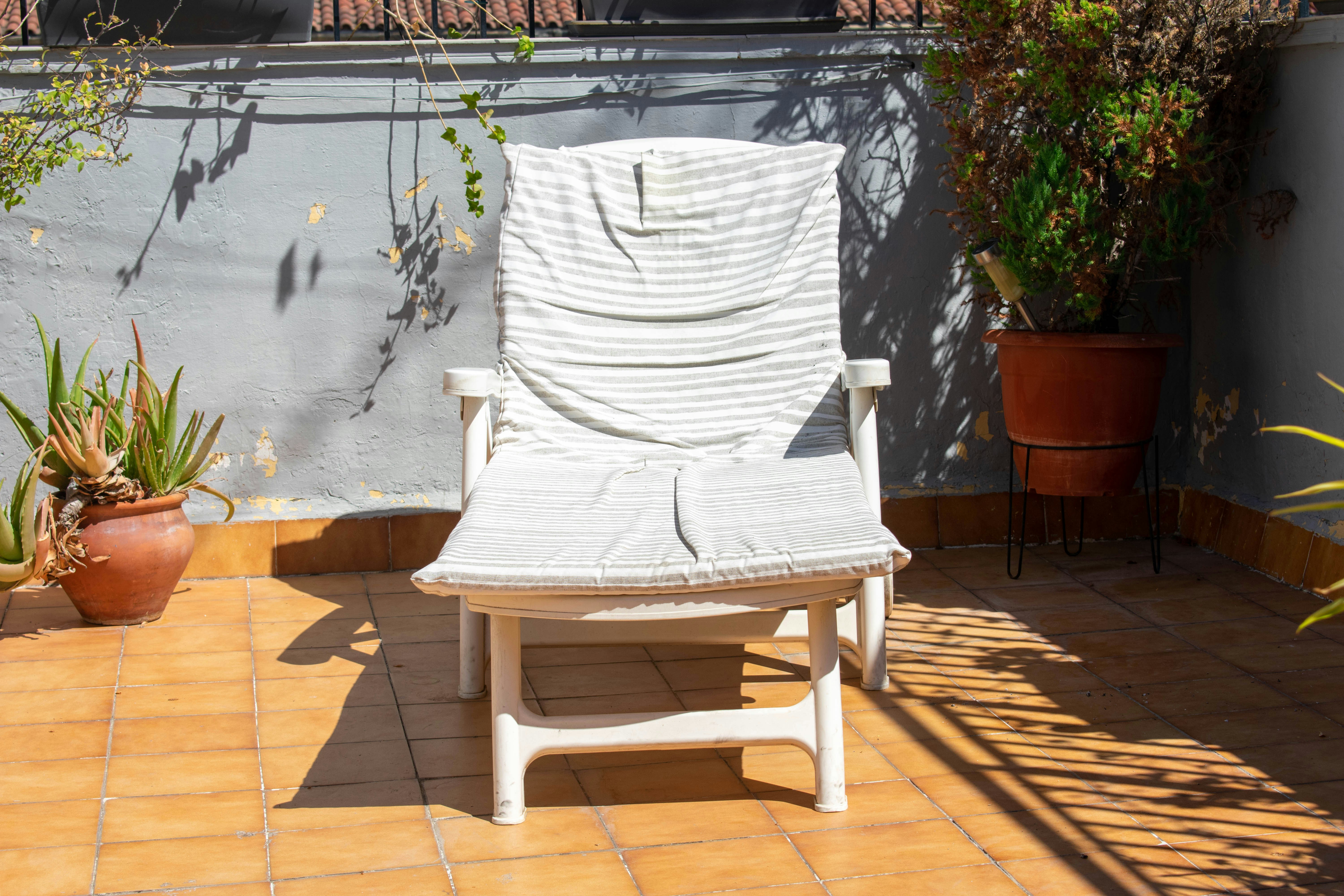 Regenerative Kitchen Gardens 2026: Scaling Micro‑Food Systems for Urban Homes