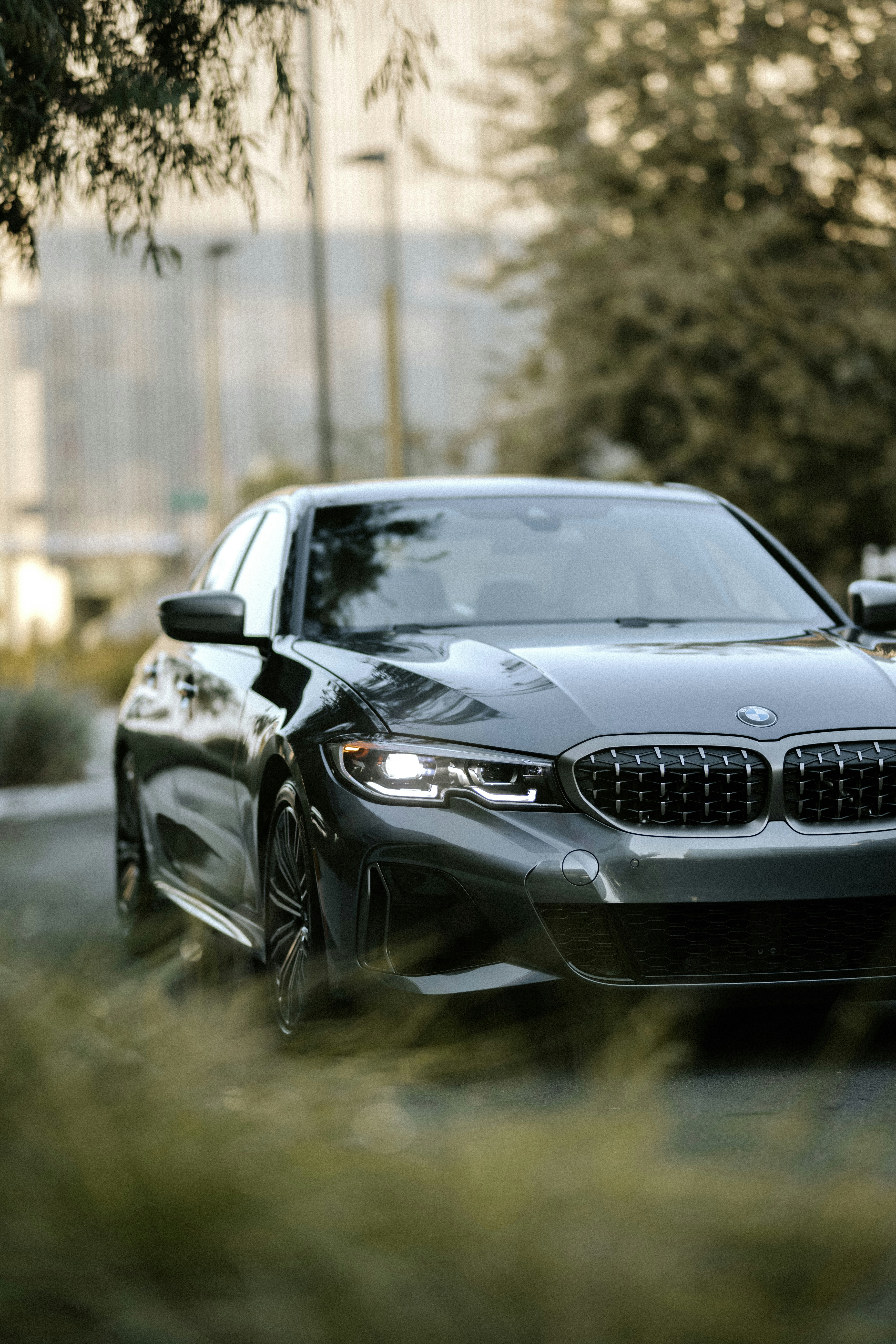 道路脇に駐車した車