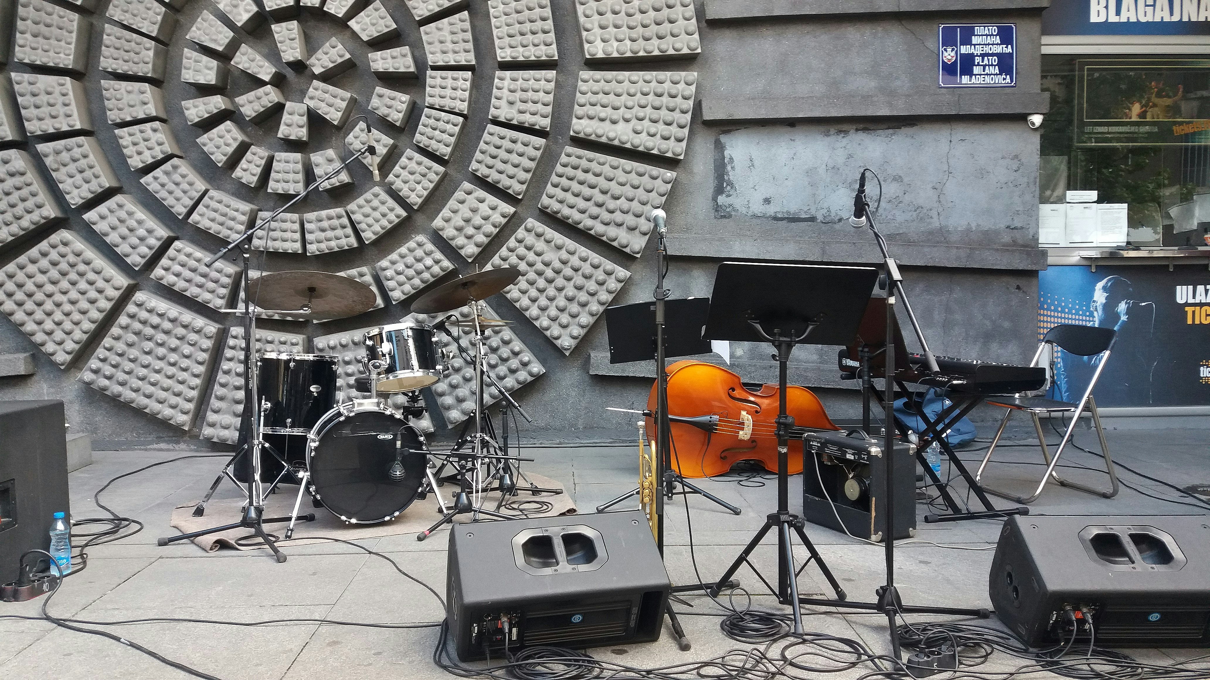 a group of musical instruments sitting on top of a sidewalk