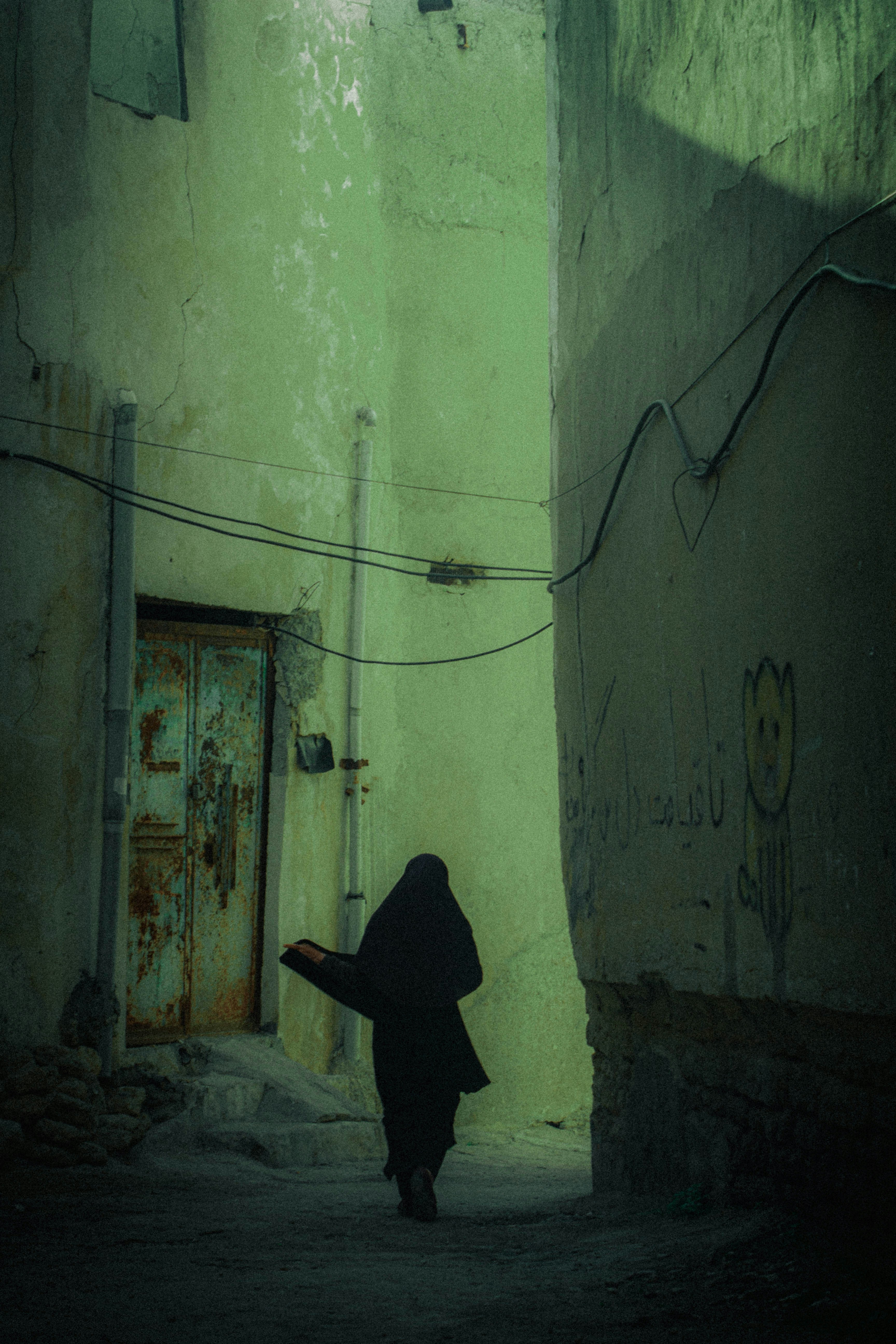 dark moody wallpaper, wallpaper, Velvet Basement Color Schemes: Cozy & Stylish Ideas 2