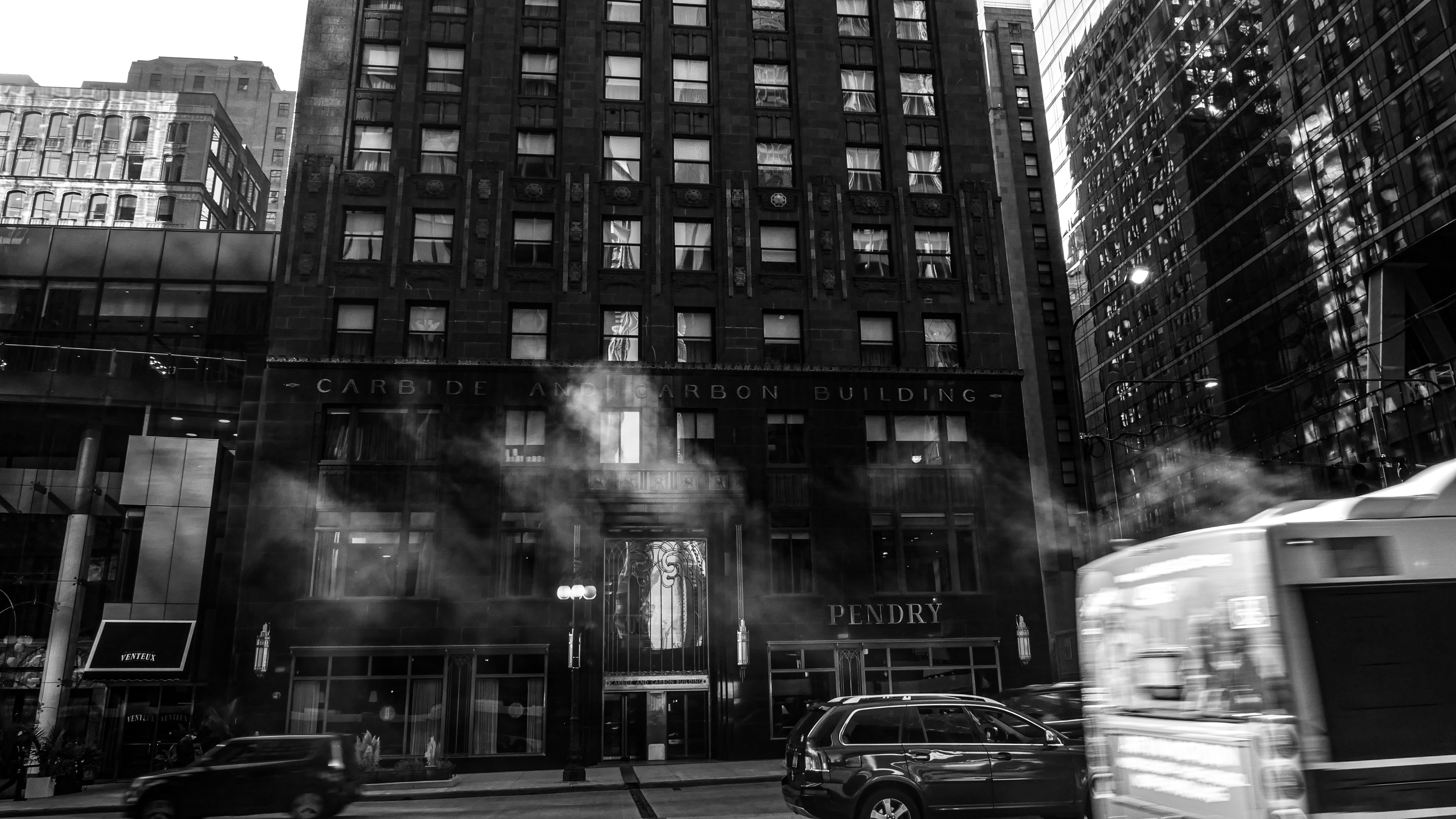 a black and white photo of a city street, 