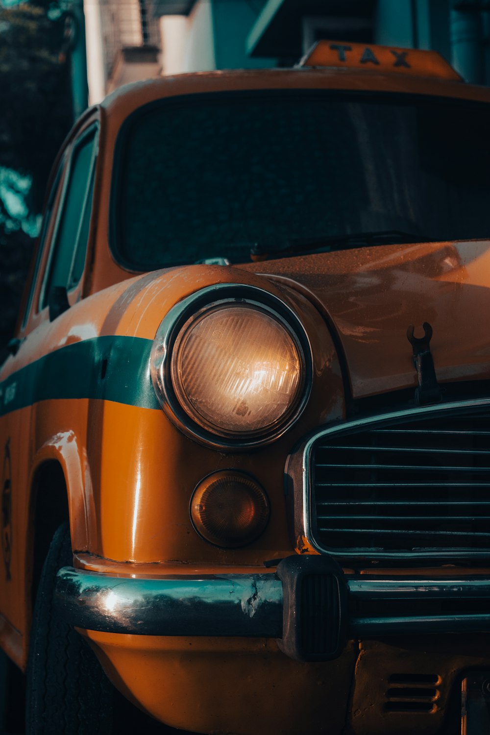 a close up of the front of a yellow taxi