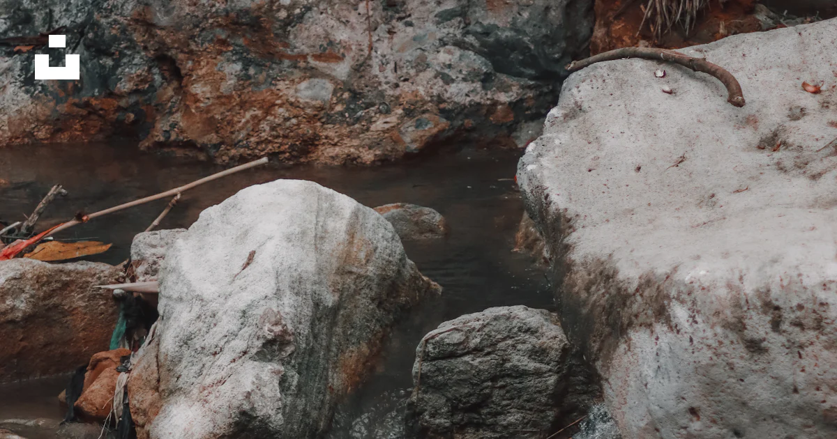 Stream Between Two Rocks A stream of water running between two large rocks photo – Free Rock ...