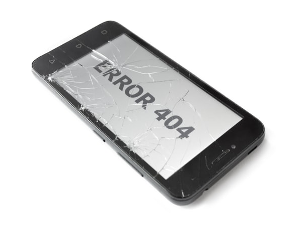 Broken phone with error 404 on the screen / Счупен телефон с грешка 404 на екрана