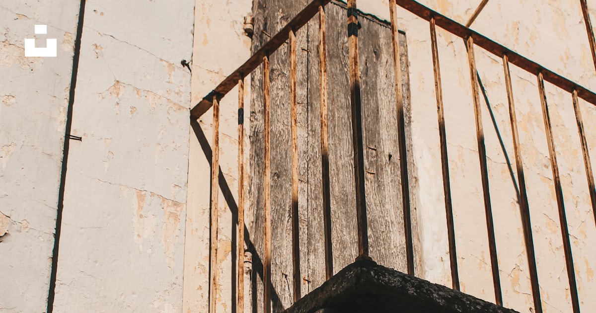 A balcony with a rusted iron railing photo – Free Photo Image on Unsplash