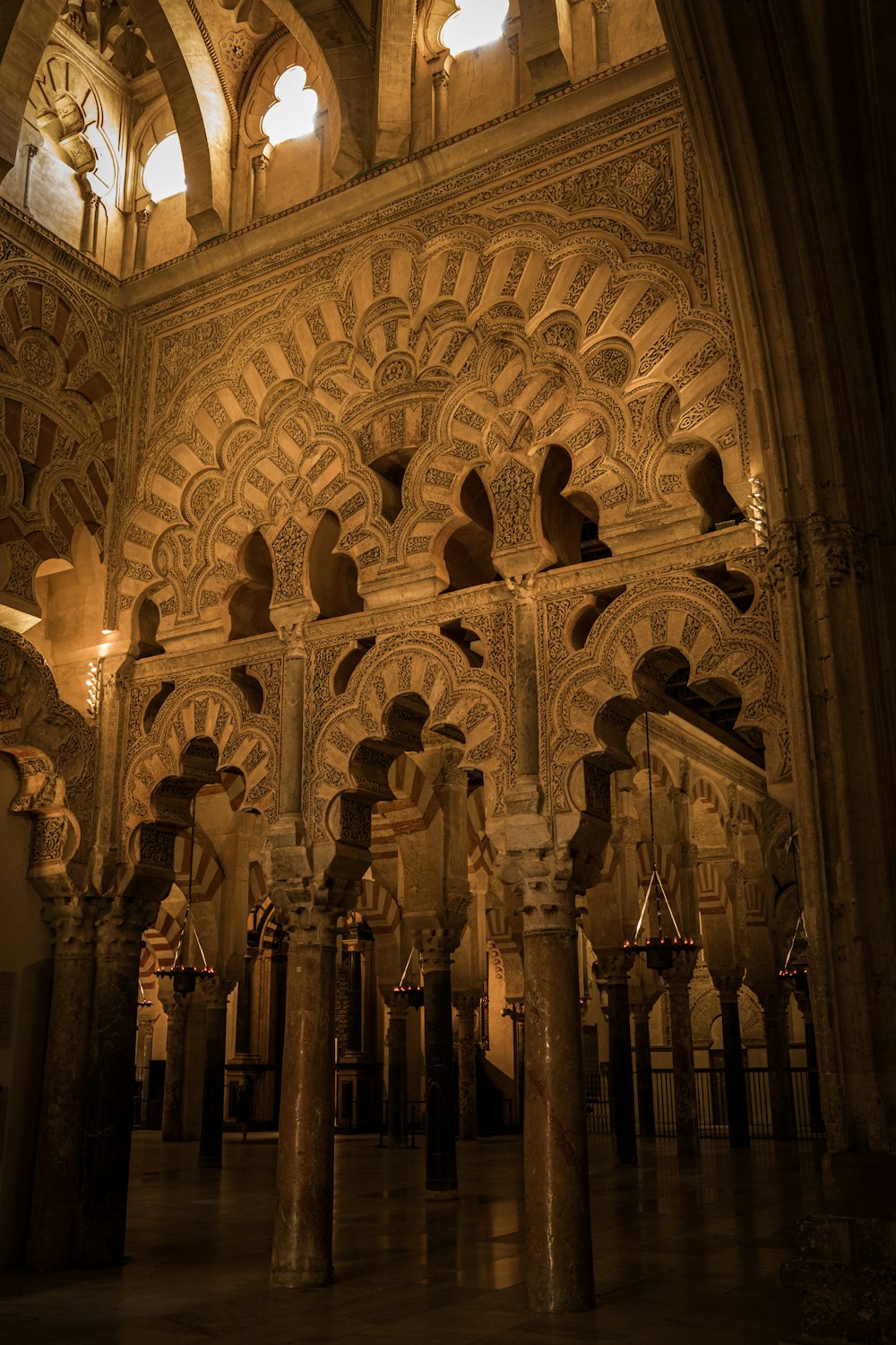 a large building with a bunch of pillars in it