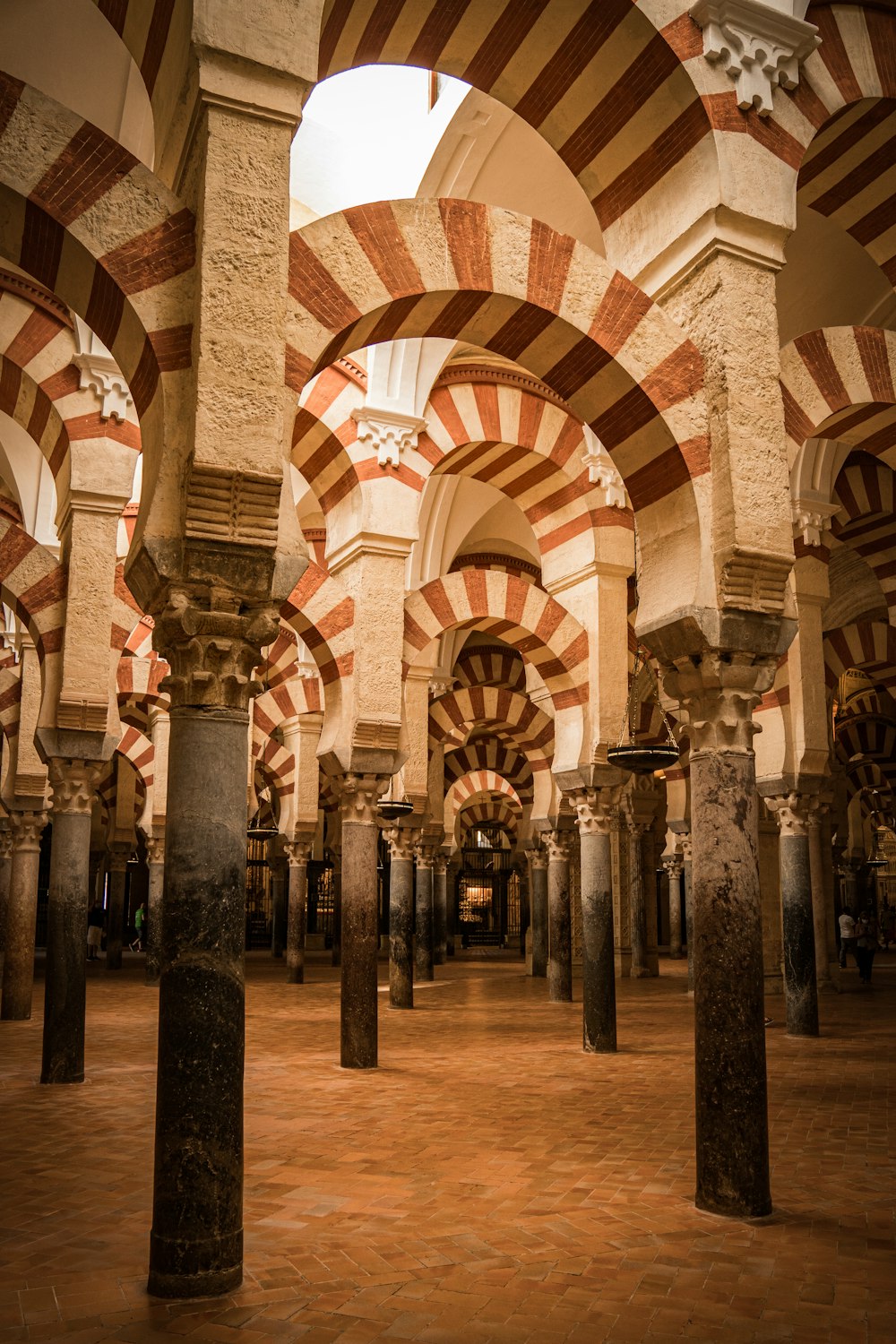 a large room with columns and arches in it