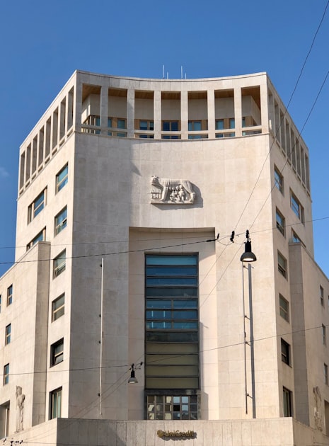 La Fed advierte: la IA puede causar desempleo que no tiene solución monetaria